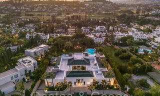 Paleiselijke villa met Moors-Andalusische bouwstijl te koop, omringd door golfbanen in Nueva Andalucia’s golfvallei, Marbella 67080 