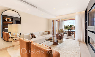 Hoogwaardig gerenoveerd luxe appartement te koop in een eerstelijnsstrand complex aan zee op de New Golden Mile, Marbella - Estepona 67245 