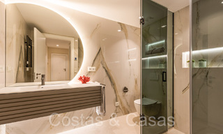 Hoogwaardig gerenoveerd luxe appartement te koop in een eerstelijnsstrand complex aan zee op de New Golden Mile, Marbella - Estepona 67252 