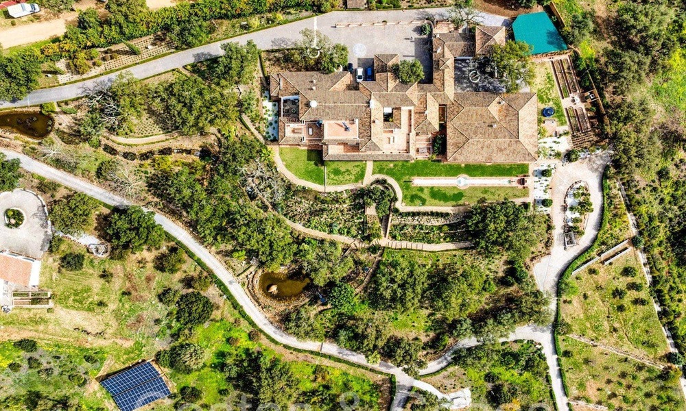 Groots, Andalusisch landgoed te koop op een verhoogde kavel van 5 hectare in de heuvels van Oost Marbella 67555