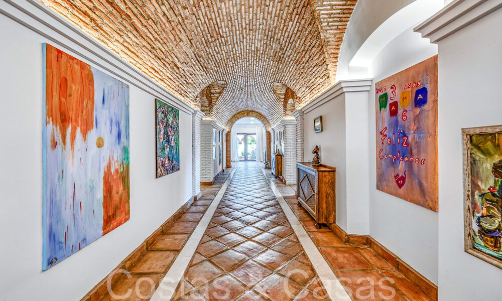 Groots, Andalusisch landgoed te koop op een verhoogde kavel van 5 hectare in de heuvels van Oost Marbella 67583