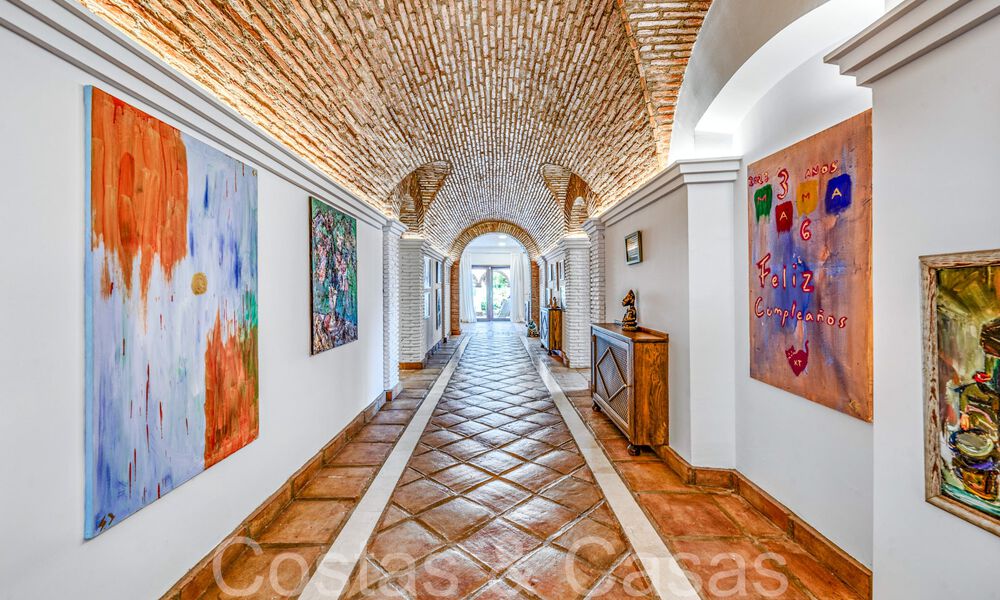 Groots, Andalusisch landgoed te koop op een verhoogde kavel van 5 hectare in de heuvels van Oost Marbella 67583