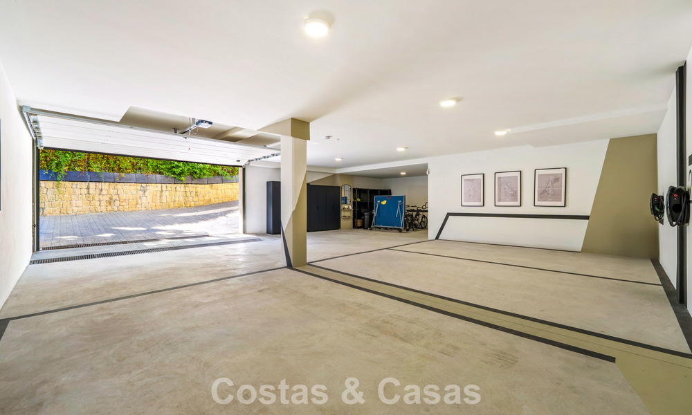 Modernistische luxevilla te koop in een exclusieve, afgeschermde woonwijk op de Golden Mile van Marbella 787636