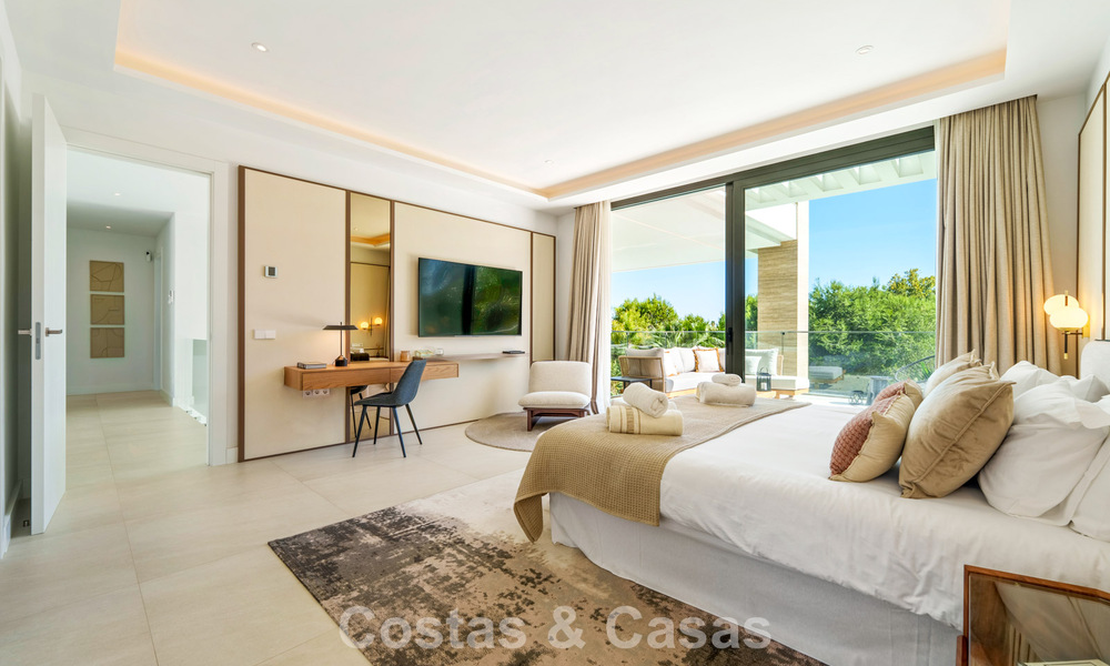 Modernistische luxevilla te koop in een exclusieve, afgeschermde woonwijk op de Golden Mile van Marbella 787645