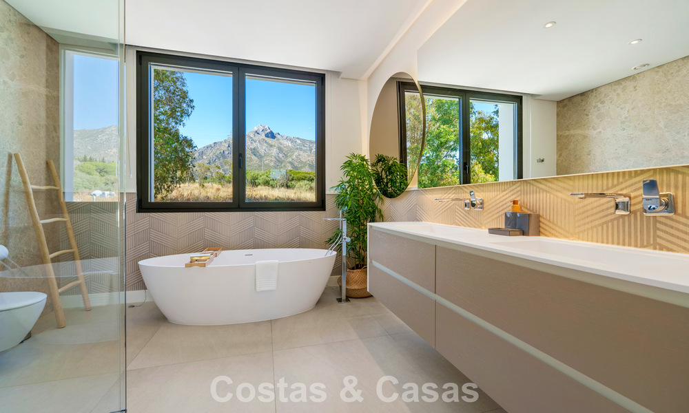 Modernistische luxevilla te koop in een exclusieve, afgeschermde woonwijk op de Golden Mile van Marbella 787646