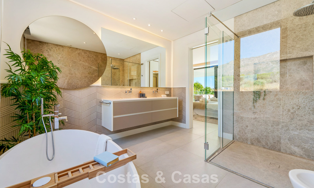 Modernistische luxevilla te koop in een exclusieve, afgeschermde woonwijk op de Golden Mile van Marbella 787647