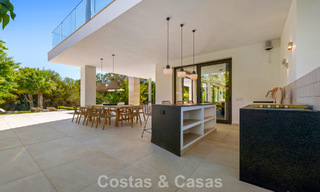 Modernistische luxevilla te koop in een exclusieve, afgeschermde woonwijk op de Golden Mile van Marbella 787650 