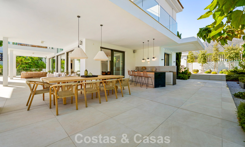 Modernistische luxevilla te koop in een exclusieve, afgeschermde woonwijk op de Golden Mile van Marbella 787651