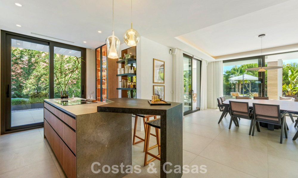 Modernistische luxevilla te koop in een exclusieve, afgeschermde woonwijk op de Golden Mile van Marbella 787660