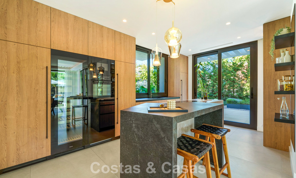 Modernistische luxevilla te koop in een exclusieve, afgeschermde woonwijk op de Golden Mile van Marbella 787661