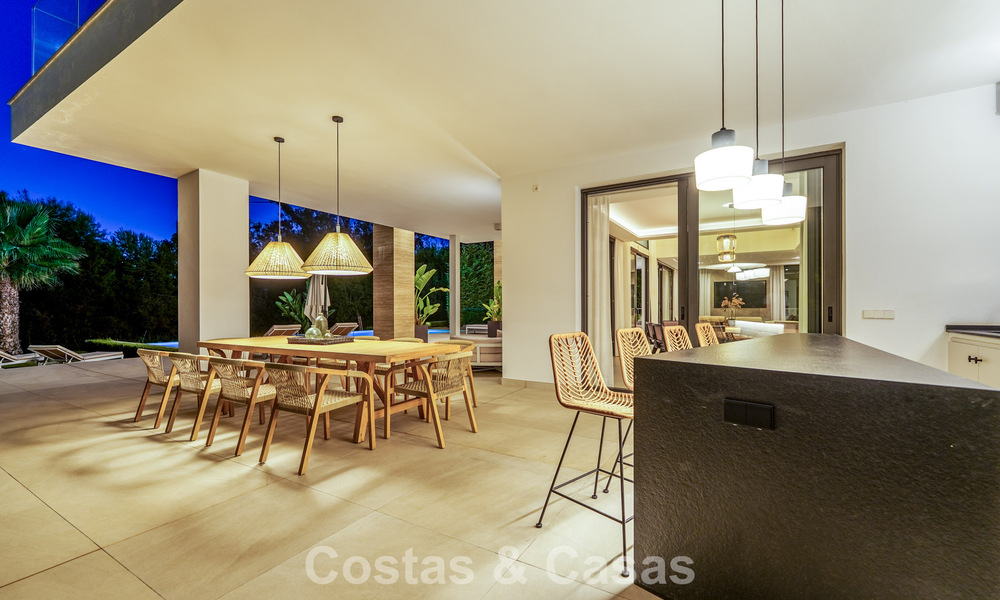 Modernistische luxevilla te koop in een exclusieve, afgeschermde woonwijk op de Golden Mile van Marbella 787679