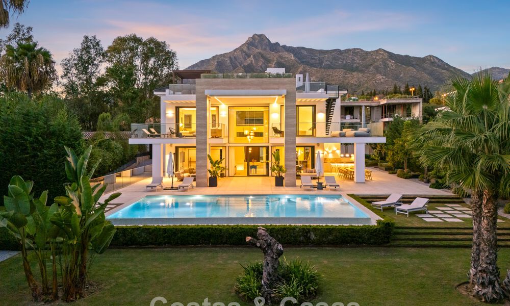 Modernistische luxevilla te koop in een exclusieve, afgeschermde woonwijk op de Golden Mile van Marbella 787685