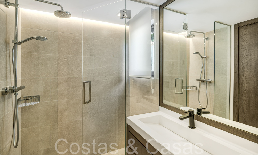 Stijlvol gerenoveerde luxevilla met zeezicht te koop in Nueva Andalucia’s golfvallei, Marbella 67751