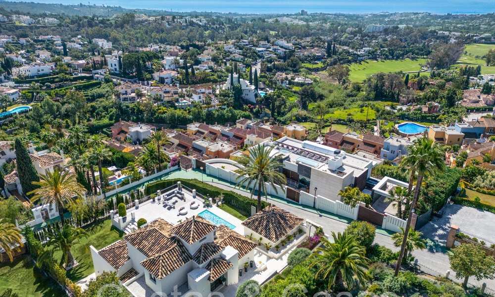 Stijlvol gerenoveerde luxevilla met zeezicht te koop in Nueva Andalucia’s golfvallei, Marbella 67754