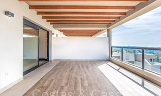Gloednieuw luxe appartement te koop aan een idyllisch meer met zeezicht in Nueva Andalucia, Marbella 67784 