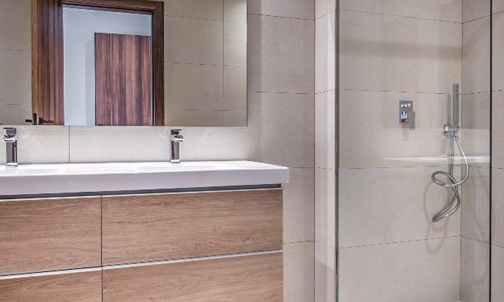 Gloednieuw luxe appartement te koop aan een idyllisch meer met zeezicht in Nueva Andalucia, Marbella 67792