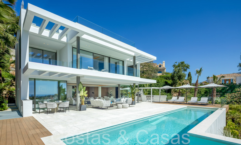Instapklare, moderne luxevilla met onbelemmerd zeezicht te koop, gelegen in La Quinta, Marbella - Benahavis 67770