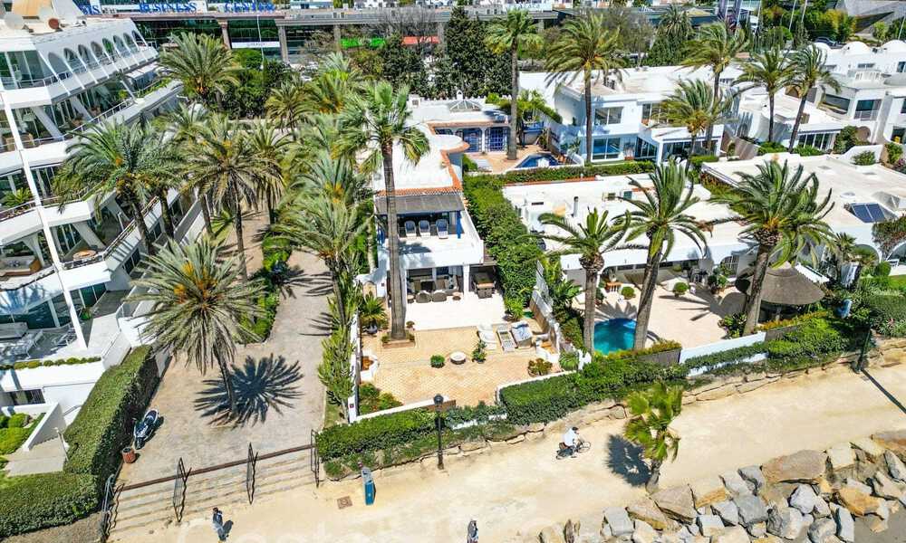 Luxevilla met open zeezicht te koop, direct aan het strand op de prestigieuze Golden Mile van Marbella 68313