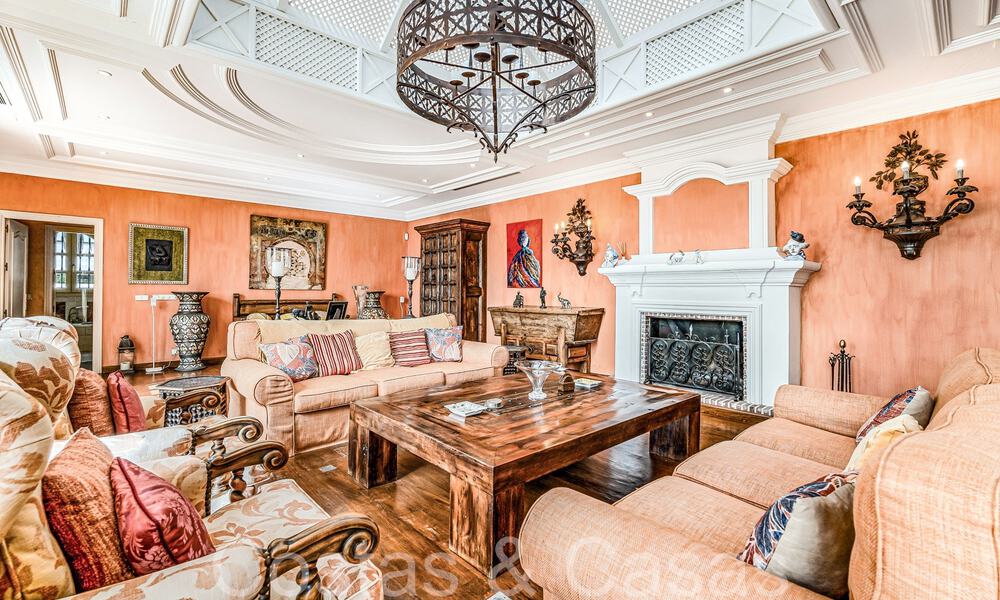 Luxevilla met open zeezicht te koop, direct aan het strand op de prestigieuze Golden Mile van Marbella 68334