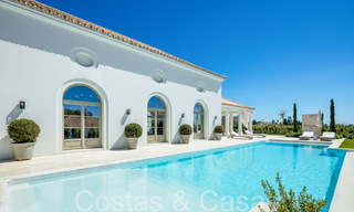 Instapklare luxevilla met eigentijds-Mediterraan ontwerp te koop in een prestigieuze golfwijk in Nueva Andalucia, Marbella 68409 