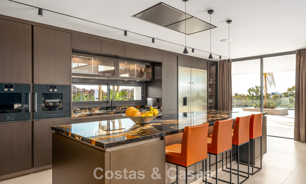 Ruime, modernistische luxevilla te koop met uitzicht op de golfbaan in Benahavis - Marbella 792495
