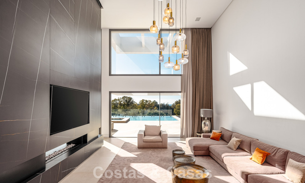 Ruime, modernistische luxevilla te koop met uitzicht op de golfbaan in Benahavis - Marbella 792496