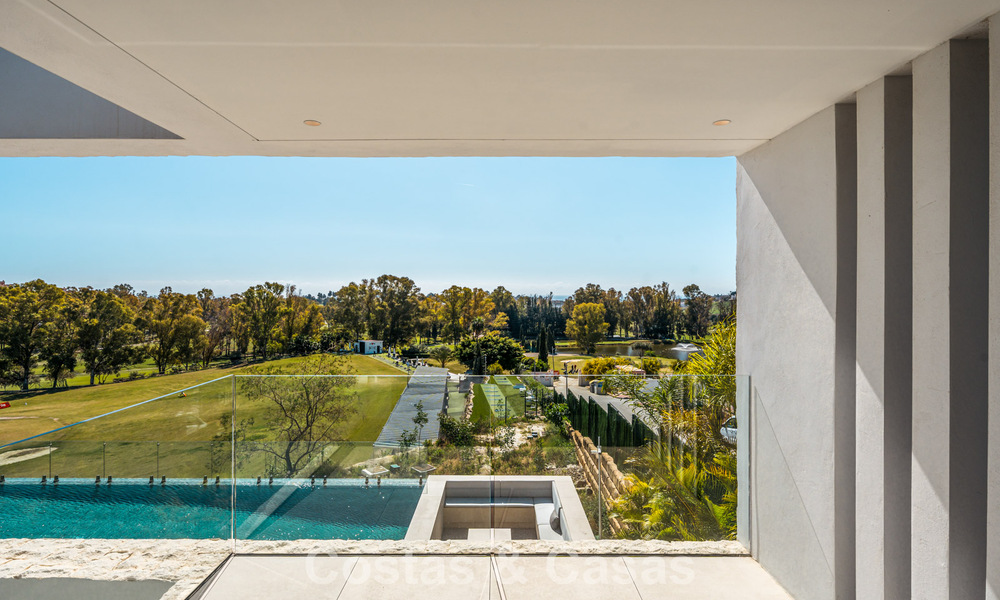 Ruime, modernistische luxevilla te koop met uitzicht op de golfbaan in Benahavis - Marbella 792519