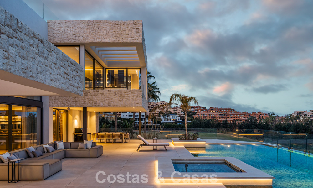 Ruime, modernistische luxevilla te koop met uitzicht op de golfbaan in Benahavis - Marbella 792524