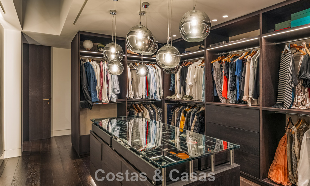 Ruime, modernistische luxevilla te koop met uitzicht op de golfbaan in Benahavis - Marbella 792536