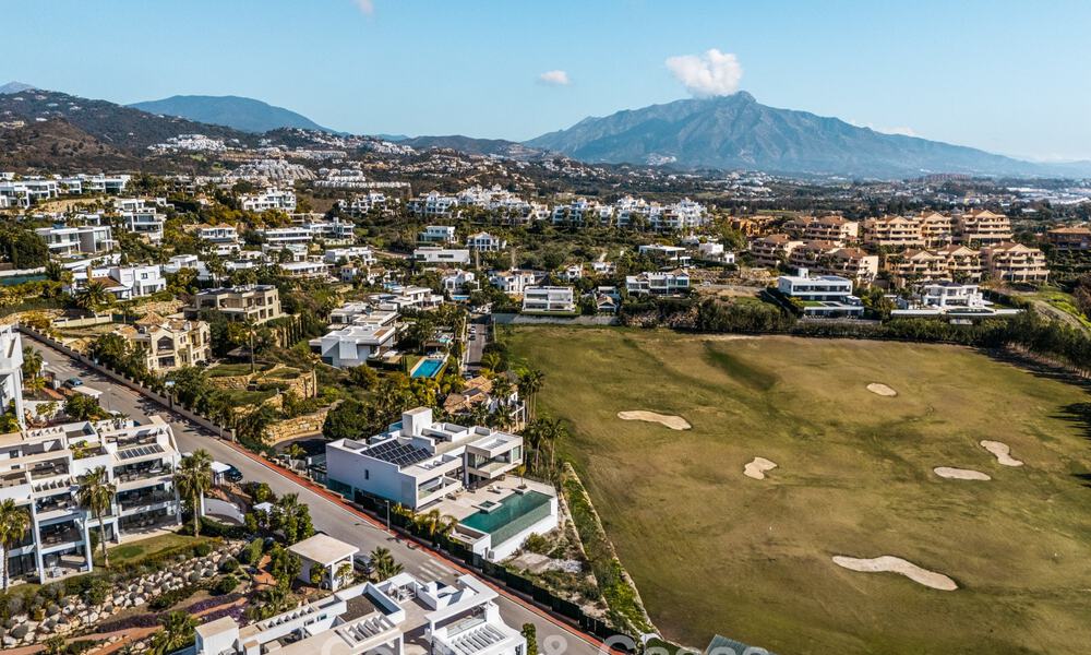 Ruime, modernistische luxevilla te koop met uitzicht op de golfbaan in Benahavis - Marbella 792550