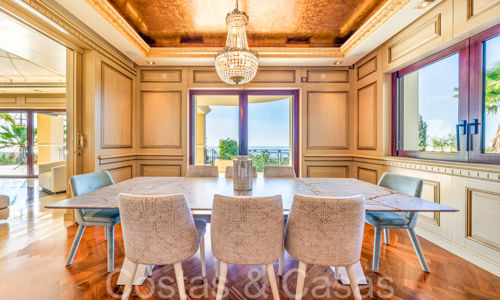 Imposante villa in koninklijke stijl te koop met panoramisch zeezicht gelegen in de heuvels van Marbella Oost 68183