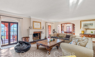 Majestueuze, Andalusische luxevilla te koop omgeven door natuur in El Madroñal, Benahavis - Marbella 68503 