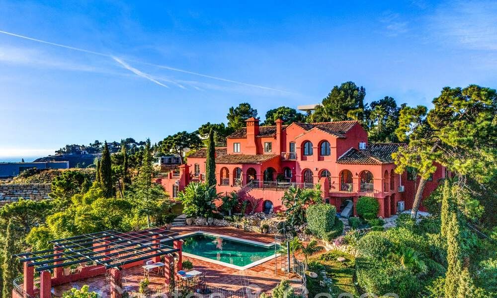 Majestueuze, Andalusische luxevilla te koop omgeven door natuur in El Madroñal, Benahavis - Marbella 68513