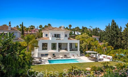 Prachtige gerenoveerde villa in eigentijdse mediterrane stijl te koop, grenzend aan de golfbaan in Benahavis - Marbella 69119