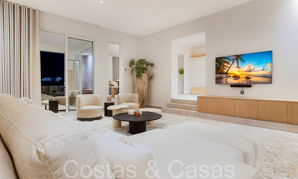 Prachtige gerenoveerde villa in eigentijdse mediterrane stijl te koop, grenzend aan de golfbaan in Benahavis - Marbella 69132