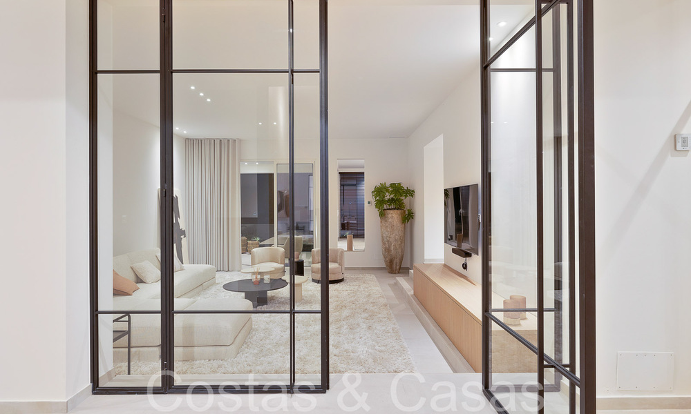 Prachtige gerenoveerde villa in eigentijdse mediterrane stijl te koop, grenzend aan de golfbaan in Benahavis - Marbella 69133