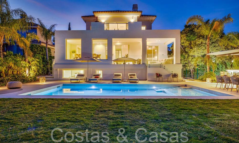 Prachtige gerenoveerde villa in eigentijdse mediterrane stijl te koop, grenzend aan de golfbaan in Benahavis - Marbella 69139