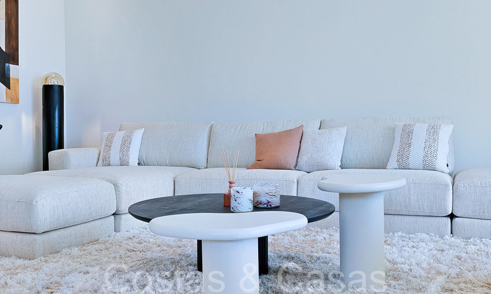 Prachtige gerenoveerde villa in eigentijdse mediterrane stijl te koop, grenzend aan de golfbaan in Benahavis - Marbella 69151