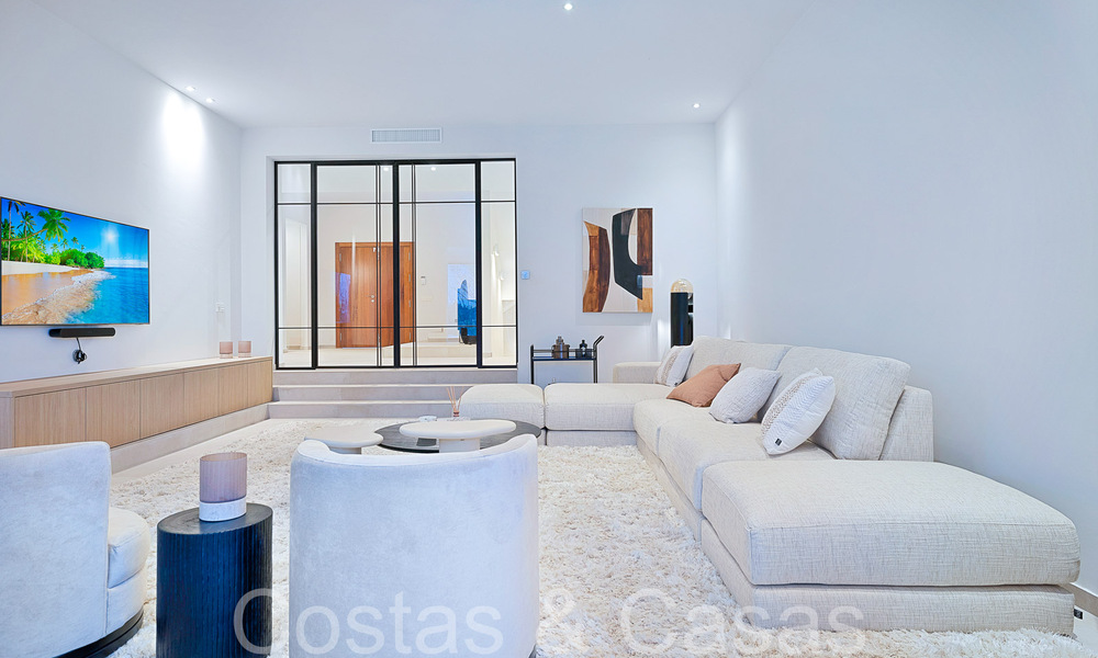 Prachtige gerenoveerde villa in eigentijdse mediterrane stijl te koop, grenzend aan de golfbaan in Benahavis - Marbella 69154