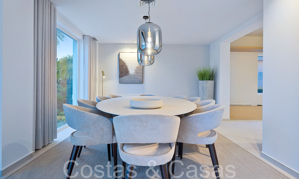 Prachtige gerenoveerde villa in eigentijdse mediterrane stijl te koop, grenzend aan de golfbaan in Benahavis - Marbella 69155