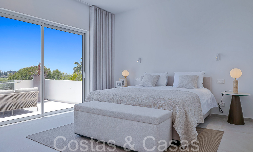 Prachtige gerenoveerde villa in eigentijdse mediterrane stijl te koop, grenzend aan de golfbaan in Benahavis - Marbella 69164