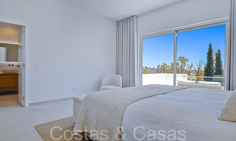 Prachtige gerenoveerde villa in eigentijdse mediterrane stijl te koop, grenzend aan de golfbaan in Benahavis - Marbella 69166