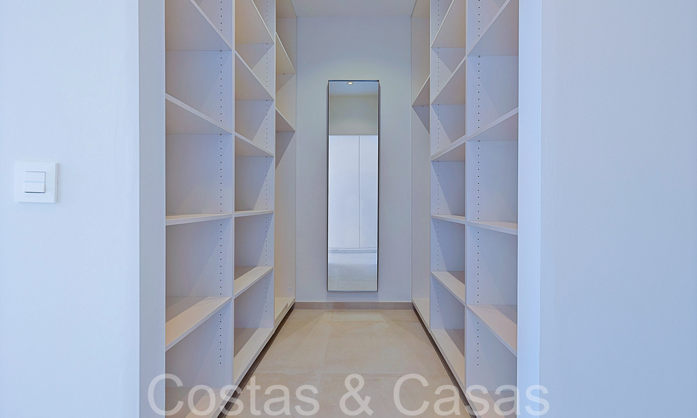 Prachtige gerenoveerde villa in eigentijdse mediterrane stijl te koop, grenzend aan de golfbaan in Benahavis - Marbella 69167