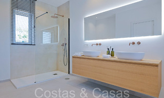 Prachtige gerenoveerde villa in eigentijdse mediterrane stijl te koop, grenzend aan de golfbaan in Benahavis - Marbella 69168 