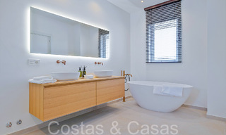 Prachtige gerenoveerde villa in eigentijdse mediterrane stijl te koop, grenzend aan de golfbaan in Benahavis - Marbella 69169 