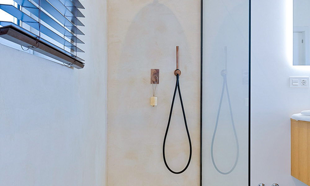 Prachtige gerenoveerde villa in eigentijdse mediterrane stijl te koop, grenzend aan de golfbaan in Benahavis - Marbella 69170