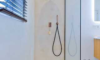 Prachtige gerenoveerde villa in eigentijdse mediterrane stijl te koop, grenzend aan de golfbaan in Benahavis - Marbella 69170 