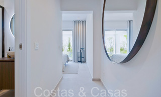 Prachtige gerenoveerde villa in eigentijdse mediterrane stijl te koop, grenzend aan de golfbaan in Benahavis - Marbella 69182 