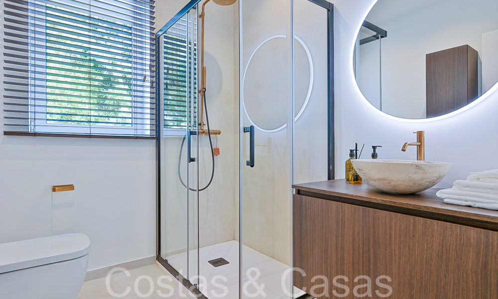 Prachtige gerenoveerde villa in eigentijdse mediterrane stijl te koop, grenzend aan de golfbaan in Benahavis - Marbella 69183