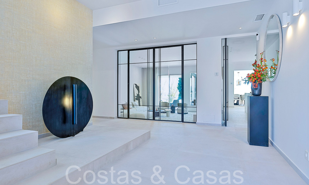 Prachtige gerenoveerde villa in eigentijdse mediterrane stijl te koop, grenzend aan de golfbaan in Benahavis - Marbella 69186